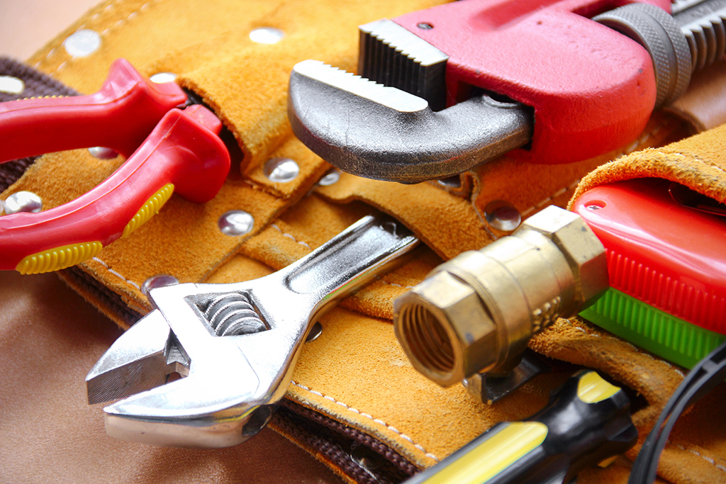 5 plumbing tools each home should have